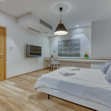 Superb Seafront Family Apartment