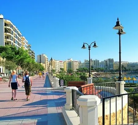Superb Seafront Family *