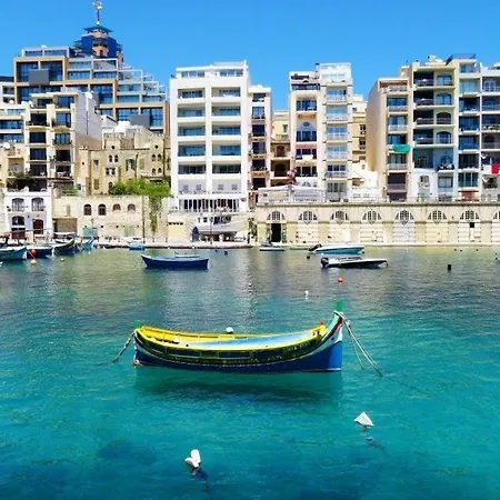 Superb Seafront Family Appartement Sliema