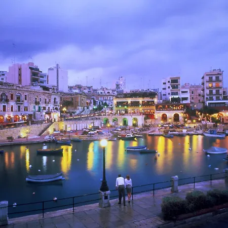 Superb Seafront Family Apartment Sliema
