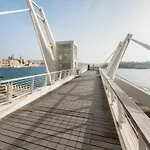 Superb Seafront Family By Buena Vista スリーマ