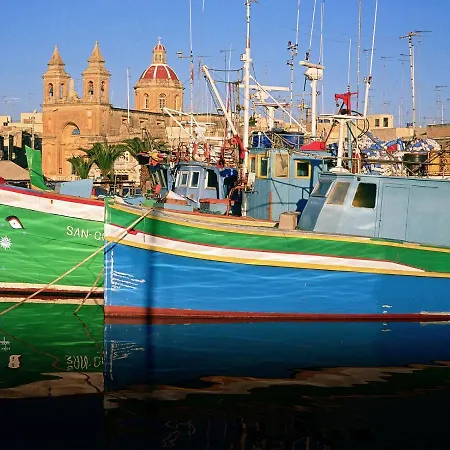 Superb Seafront Family Apartman Sliema