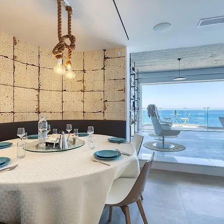 Superb Seafront Family *