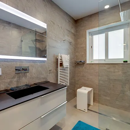 Apartman Superb Seafront Family