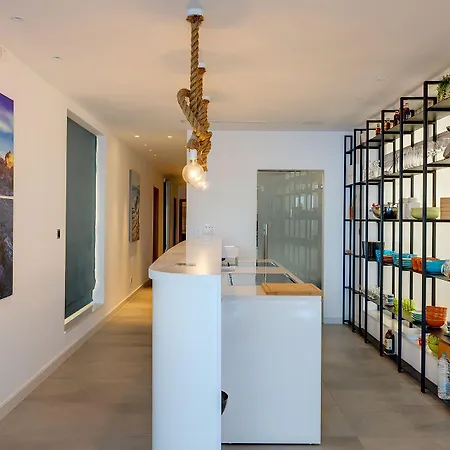 Superb Seafront Family Apartman *